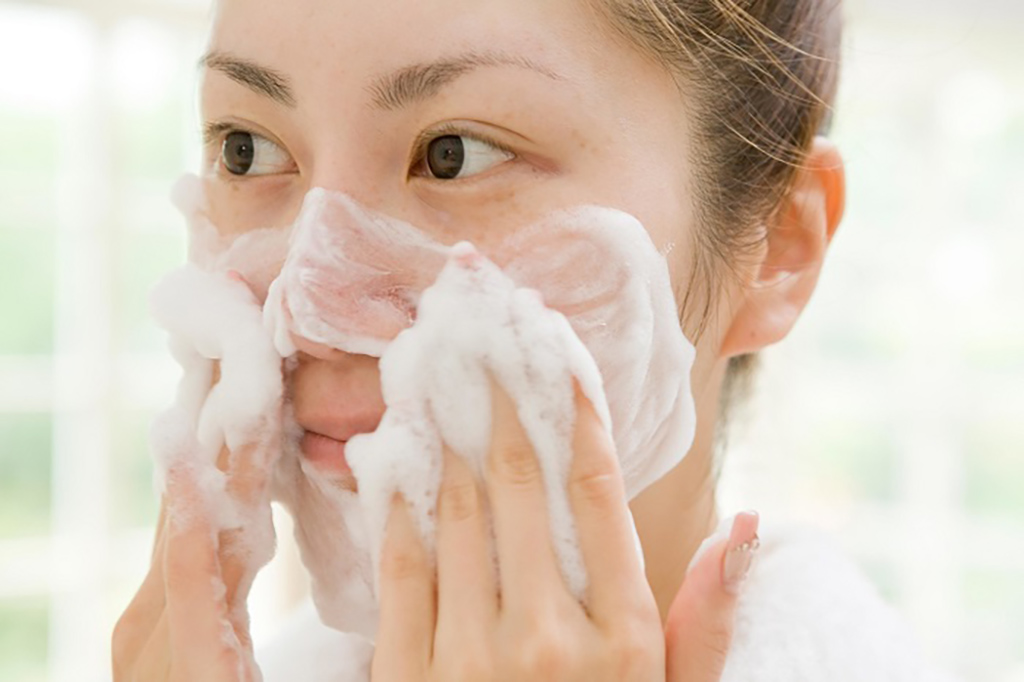 Mách bạn top 7 sữa rửa mặt giúp cân bằng độ pH và làm sạch sâu
