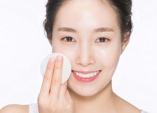 Bước 1: Tẩy trang
