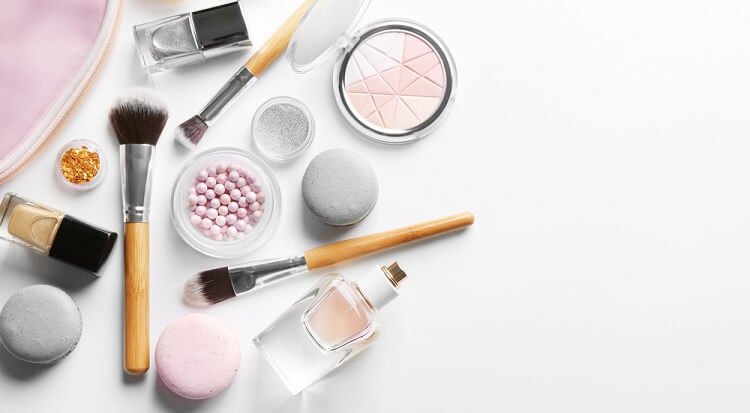 Nghiên cứu, chọn lựa những loại mỹ phẩm trang điểm và làm đẹp phù hợp 
