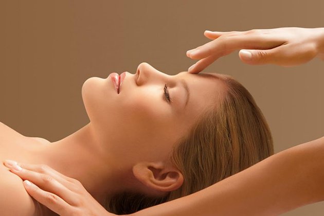 Làm sạch da kết hợp massage