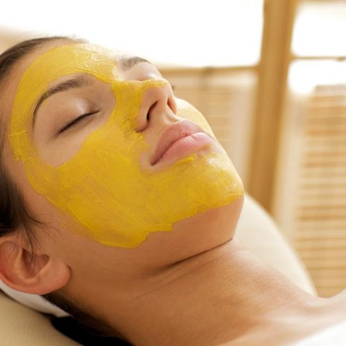 7 cách làm mặt nạ tinh bột nghệ cho mọi loại da