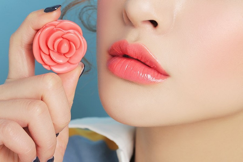 Hướng dẫn chăm sóc sắc đẹp hiệu quả: Mách bạn 6 bước chăm sóc môi tại nhà 