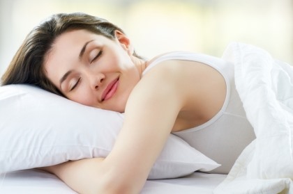 Ngủ sớm giúp môi căng bóng hơn