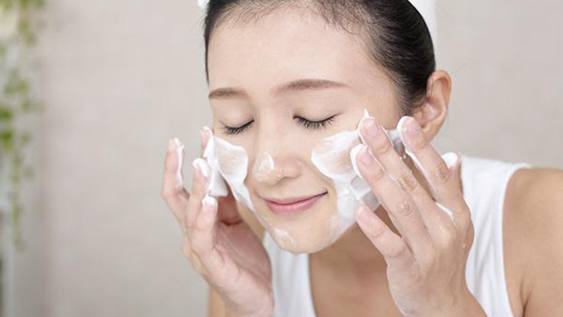 Bật mí: 4 bước sử dụng sữa rửa mặt đúng cách và hiệu quả