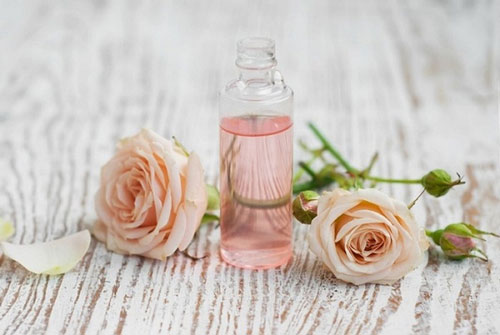Nước hoa hồng là gì?