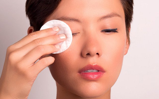 Tẩy trang trước hay rửa mặt trước là hợp lý? 
